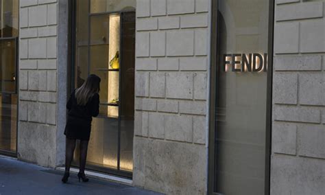 fendi roma furto|Maxi furto nella boutique di Valentino in centro a Roma.